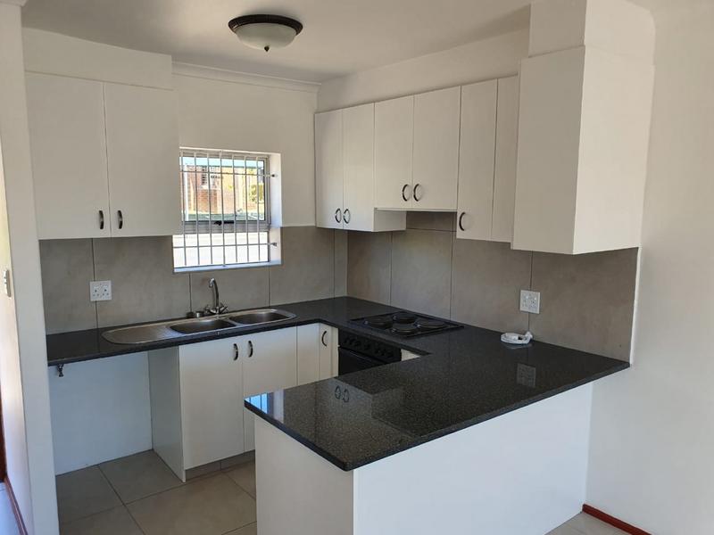 To Let 2 Bedroom Property for Rent in Oakglen Western Cape
